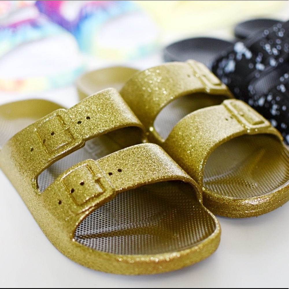 NWT BRAND NEW Freedom Moses “Vela” Gold glitter Slides
